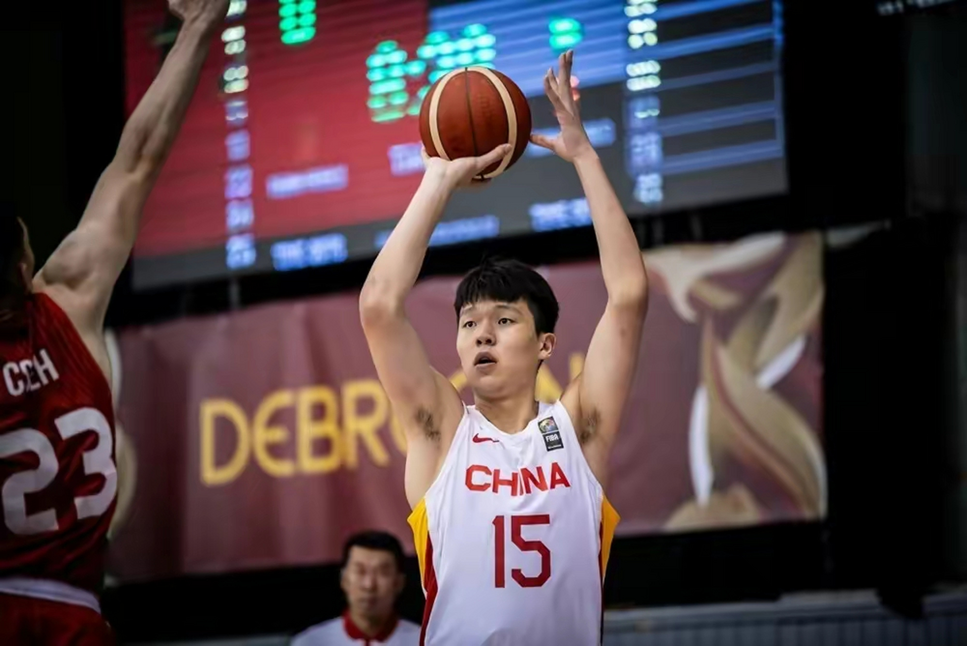 B体育-杨瀚森8+8+5+3篮板创新高开拓者击败火箭(杨瀚森这个名字怎么样)