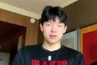 被选中前还在吃炸鸡！杨瀚森式幽默逗笑美女主持人(杨瀚森个人资料身高)