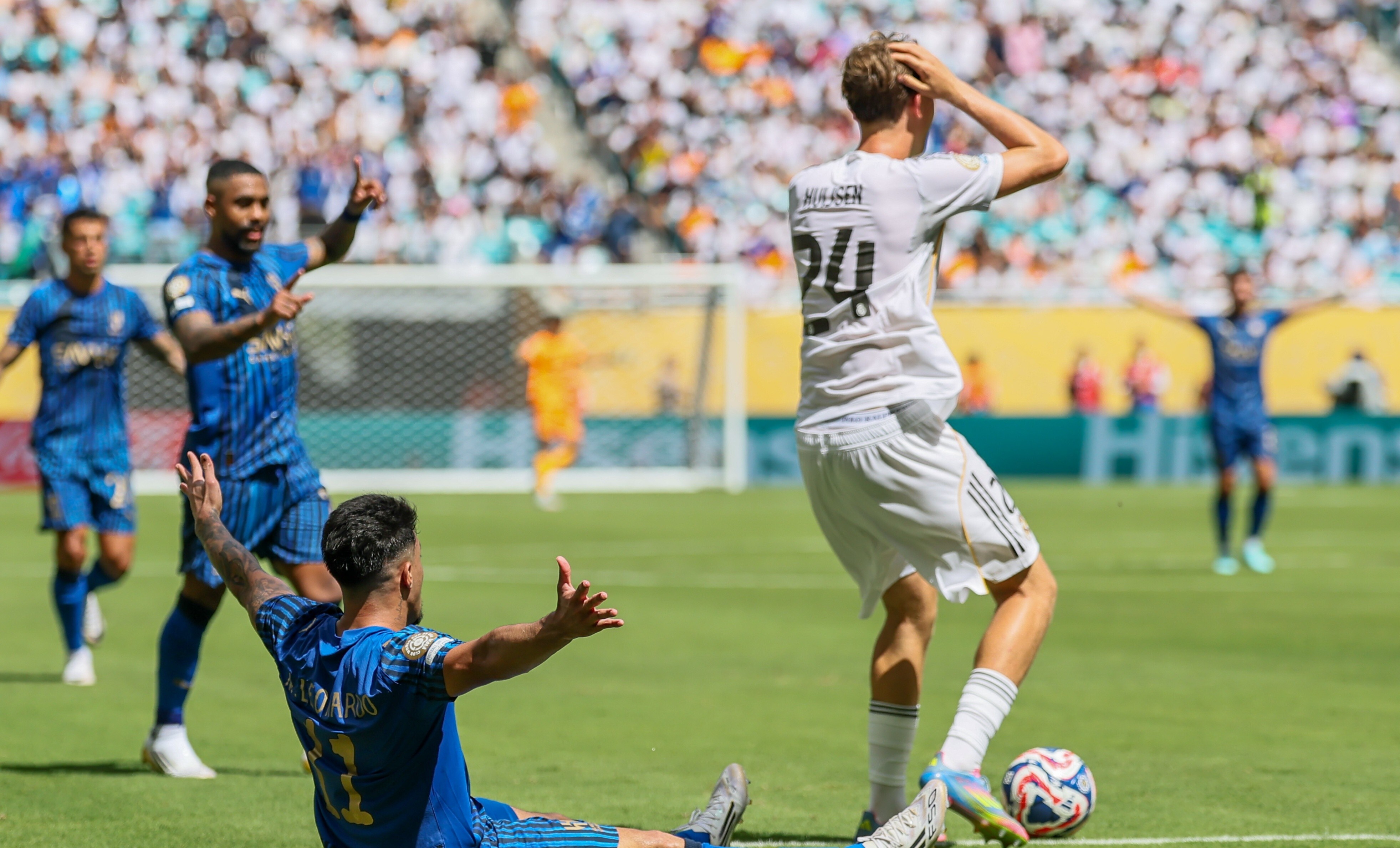 包含1-0爆冷！世俱杯首支2连胜球队1脚踢翻欧冠冠军，6分登顶的词条